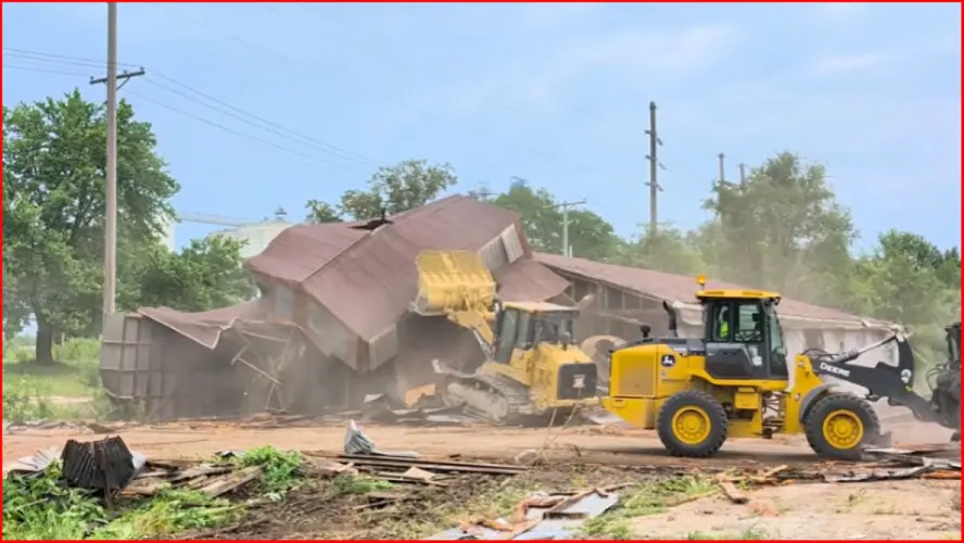 Beatrice City crews take down Dempster Carpenter Shop