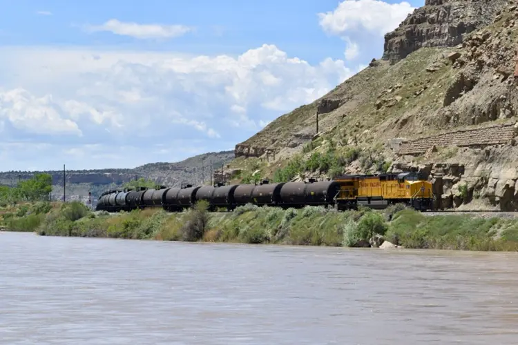 Feds pause Union Pacific-Norfolk Southern rail merger