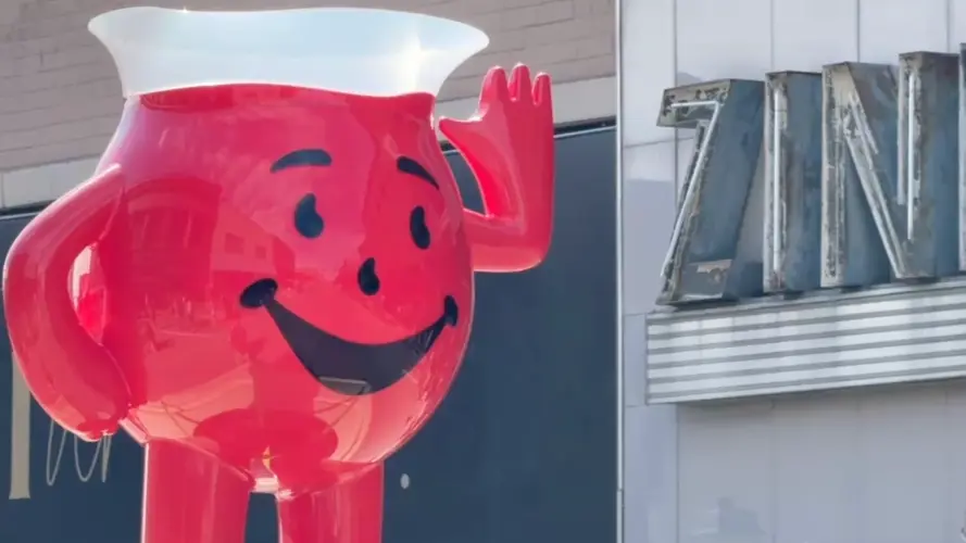 Hudreds Pack Downtown Hastings for Kool-Aid Days Parade
