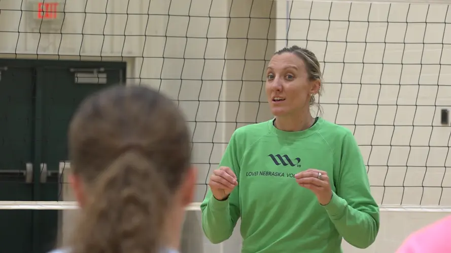 Husker great runs team's volleyball clinic