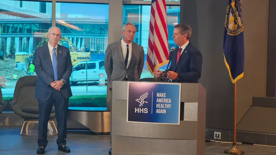 RFK Jr. highlights UNMC quarantine unit during Nebraska visit