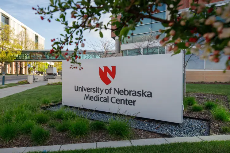 UNMC recibe millones en fondos federales para investigación y salud pública