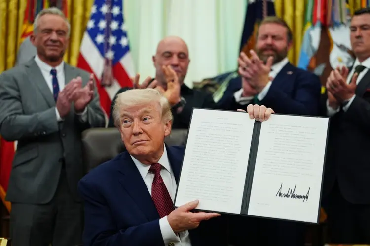 Trump impulsa revisión rápida de drogas psicodélicas, incluyendo la controvertida ibogaína