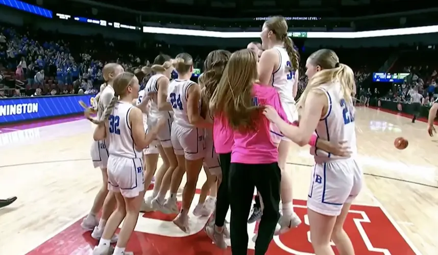 Bennington goes on late run to down Pius 55-52