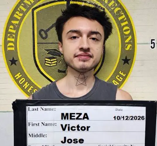 Employee allegedly sexually assaults underage store patrons