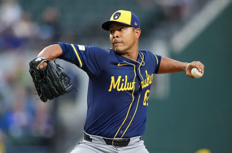Left-hander José Quintana finalizes $6 million, 1-year deal with Colorado Rockies
