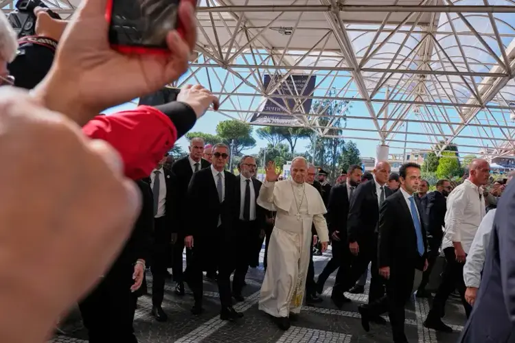 Pope Leo XIV diagnosed with lung cancer after surgery to remove part of right lung