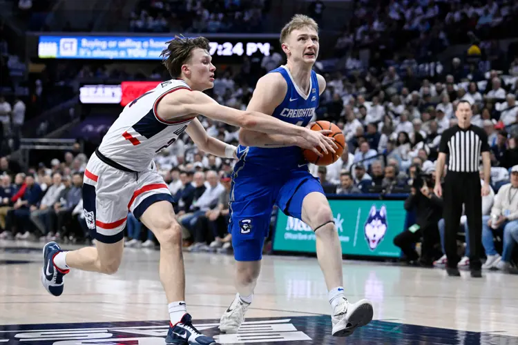 Dix stars in Creighton's win over No. 5 UConn 2 weeks after his mother's death