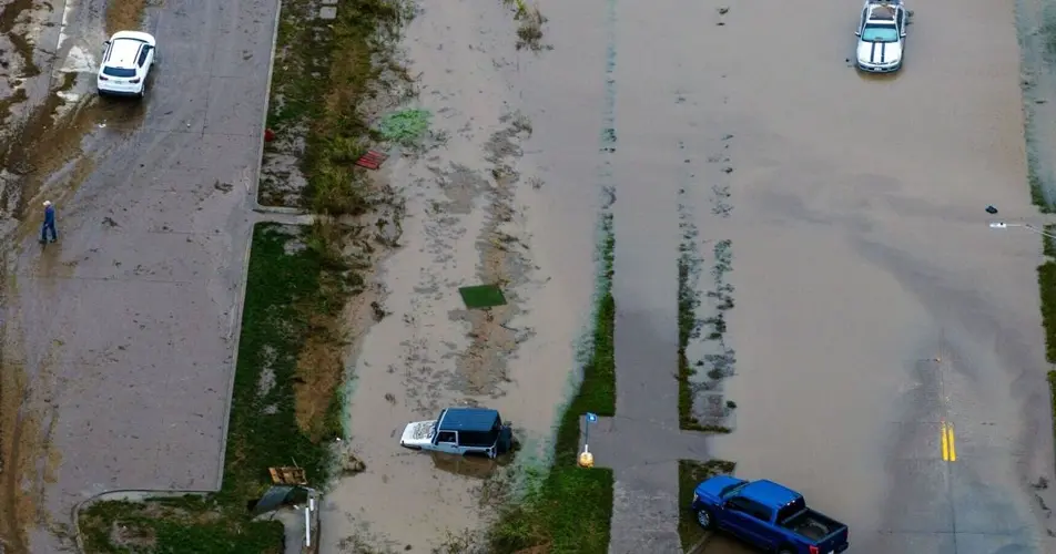 Agencias de Omaha ofrecen apoyo a largo plazo a familias afectadas por inundaciones en Millard Woods