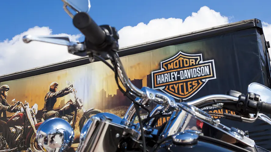 Harley-Davidson retira miles de motocicletas por posible falla en frenos traseros