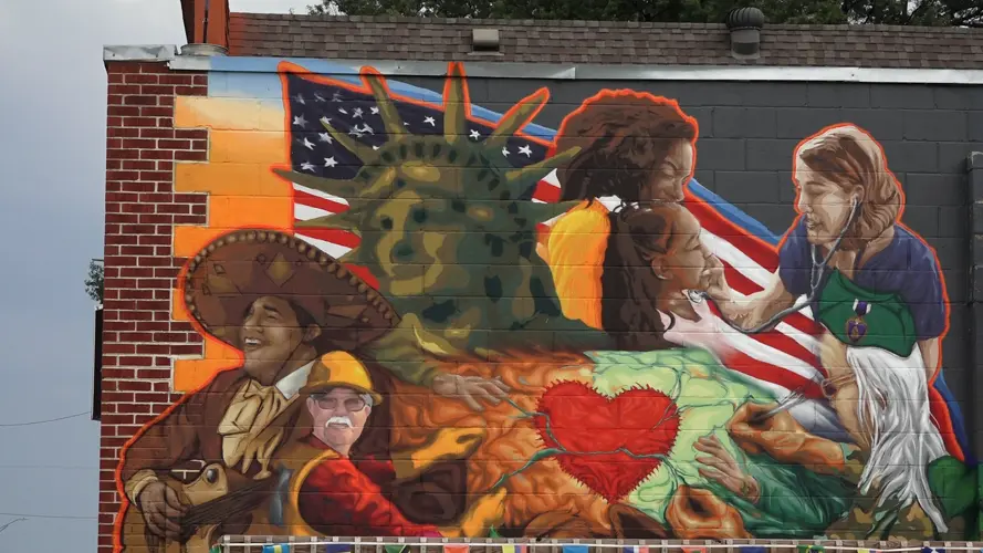 Mural celebra a inmigrantes en el sur de Omaha