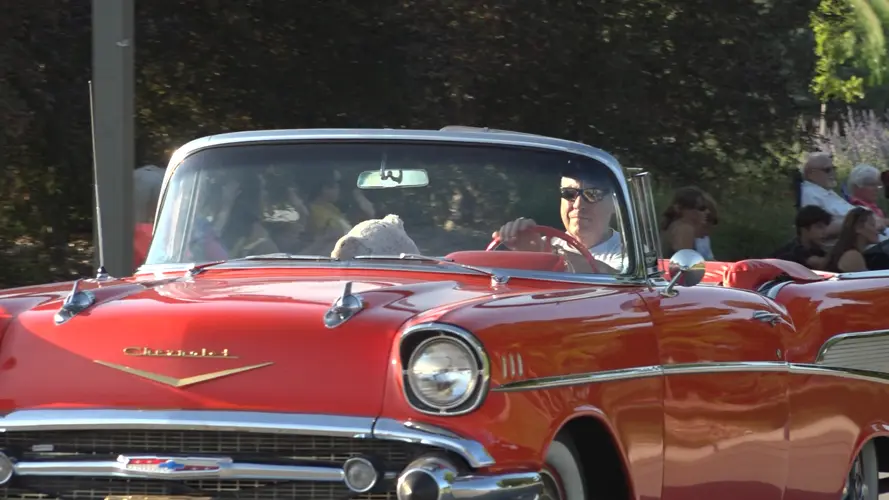 Classic cars parade past Kearney's assisted living homes