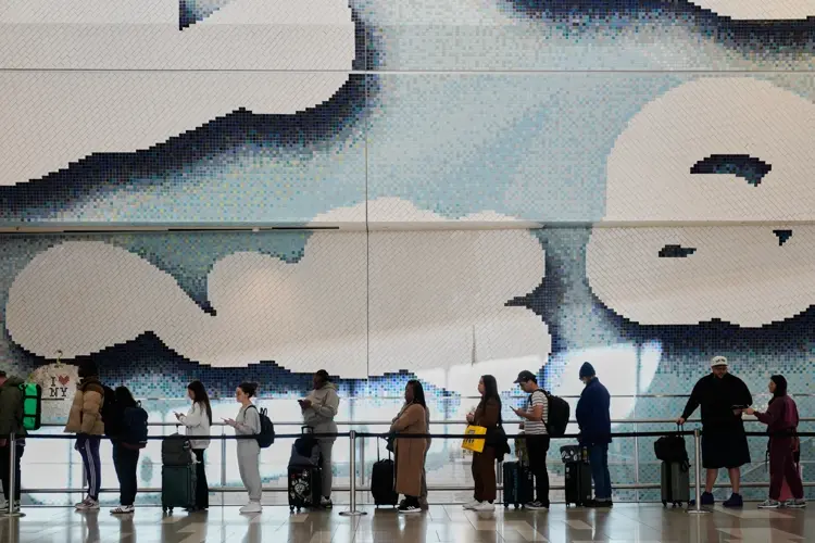 Airport bottlenecks ease as TSA workers get paid, but shutdown continues