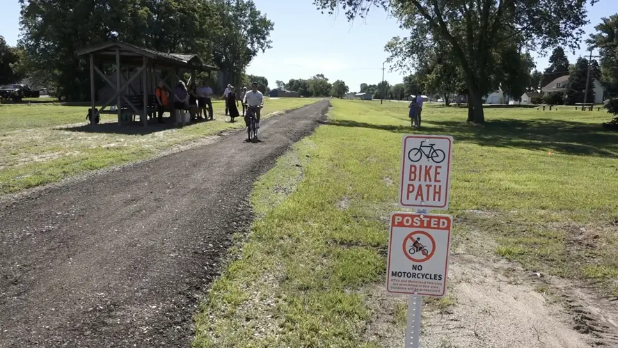 Trail connecting Fremont and Hooper officially opens