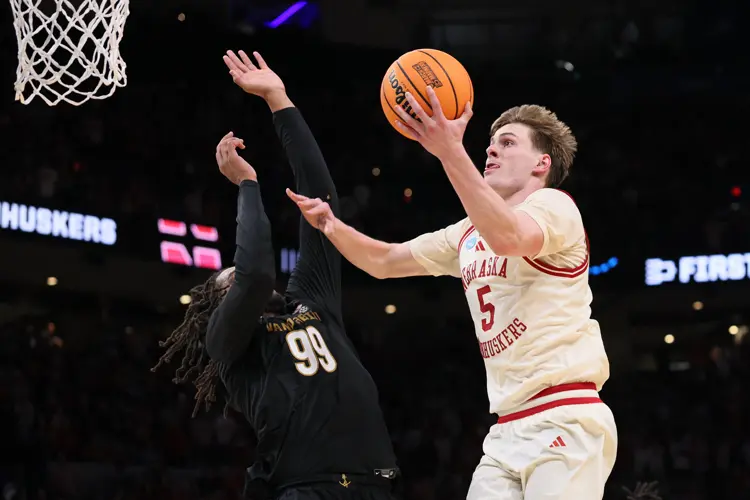 Frager's layup puts Nebraska ahead and Huskers reach Sweet 16 when Tanner's heave rims out for Vandy