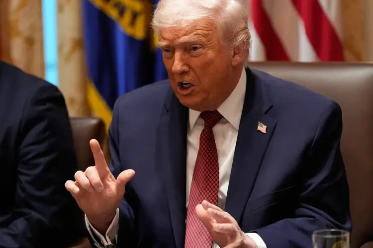 Trump says Iran ‘negotiating on fumes,’ insists that midterm elections won’t impact his war strategy