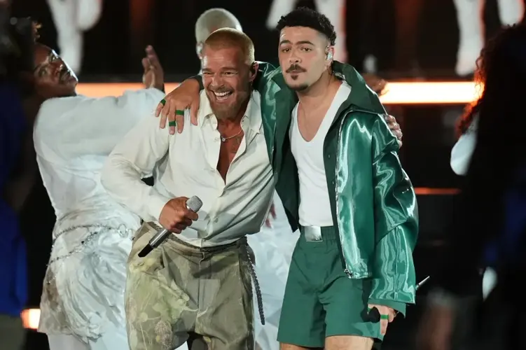Ricky Martin enciende Brasil y estrena nueva canción en histórico show de la NFL