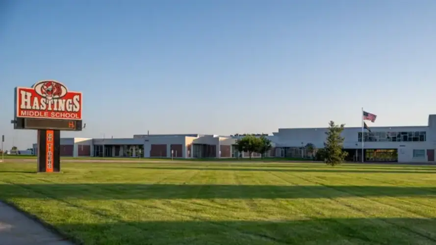 Las Escuelas Públicas de Hastings desmienten el rumor en línea de que se llevó un arma a la Escuela Intermedia Hastings