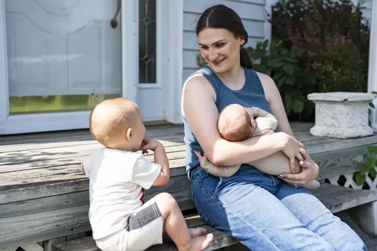 Home Birth Blues: 49 states allow nurse midwives to deliver your baby inside your home. Not Nebraska.