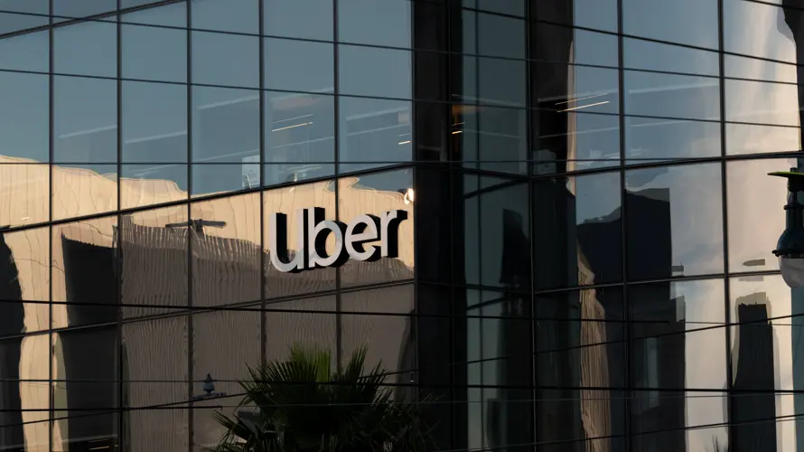 Uber endurece los requisitos para sus conductores en EE.UU.