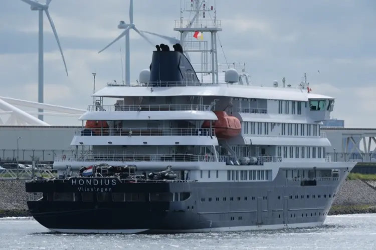 5 American cruise ship passengers leave Nebraska quarantine facility