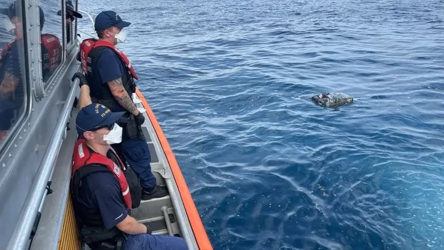 Guardia Costera recupera 50 libras de marihuana flotando en el Golfo