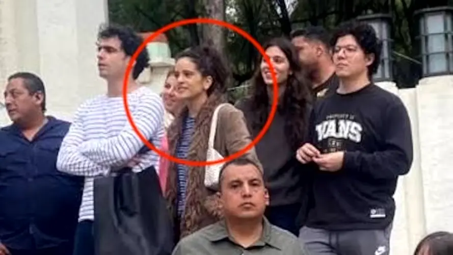 Rosalía se suma a la fiebre de “farmear aura” y vuelve a hacerse viral en CDMX