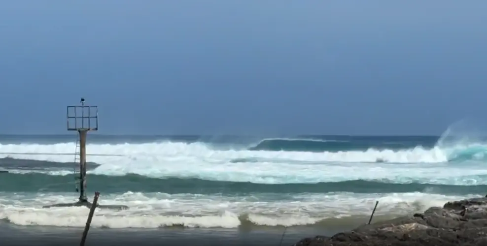 Public urged to stay out of the water