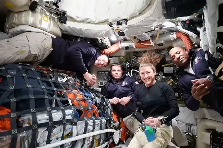 Artemis II's moonbound astronauts capture Earth's brilliant blue beauty as they leave it behind