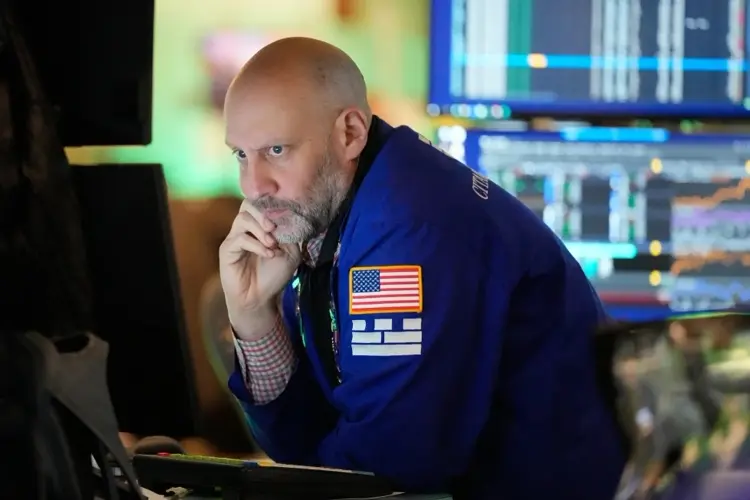 Dow drops 800 as stocks sell off around the world and oil prices leap even higher on war worries
