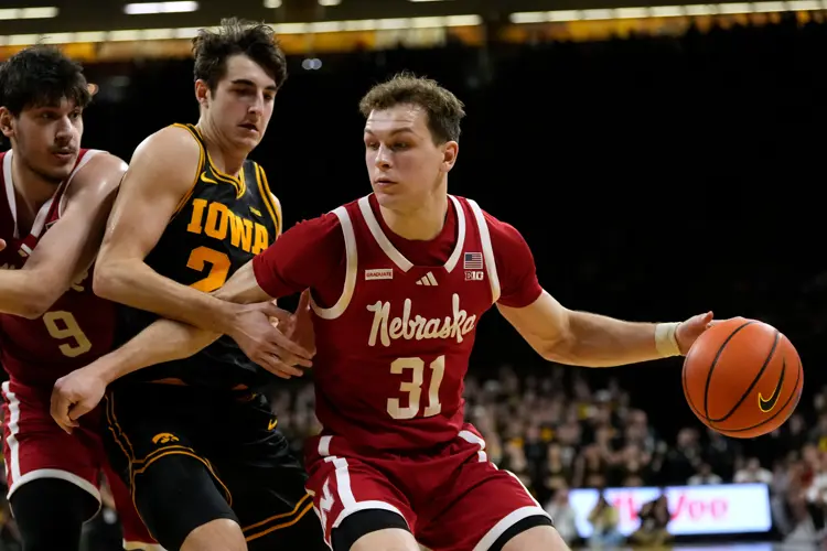 Iowa fans storm court after Bennett Stirtz scores 25 points in 57-52 victory over No. 9 Nebraska