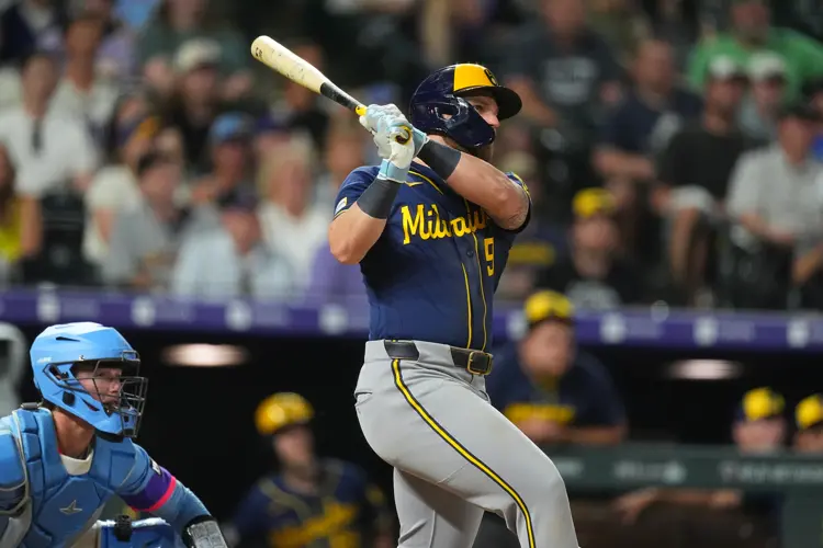 Brewers score 8 late runs, stun Rockies 9-7 in wild 10-inning victory