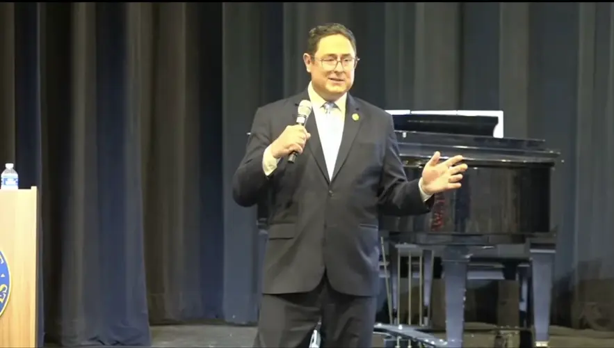 Rep. Flood gets cheers and jeers at second town hall of the year