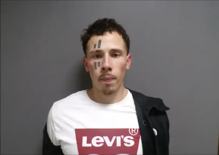 Un hombre de Norfolk fue detenido después de que, según la policía, impidiera que una mujer saliera de su domicilio